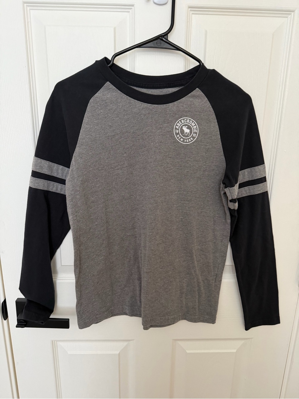 abercrombie kids Gray & Black Raglan Long-Sleeve Tee